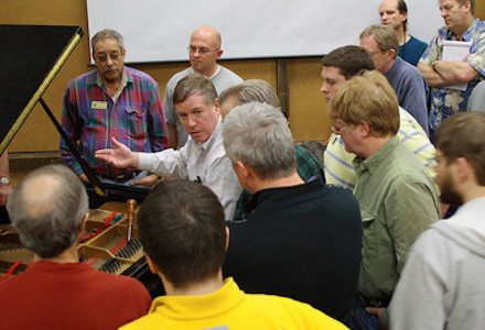 Randy Potter teaching technicians at a live workshop